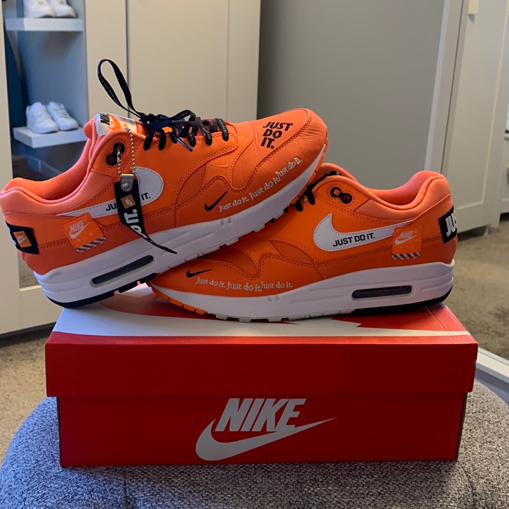 Nike airmax 1 “just do it” shoes - all black laces (brand new) included